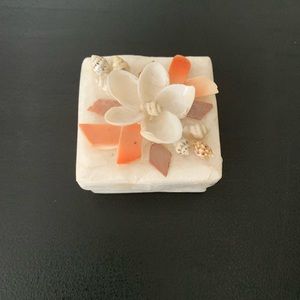 Beautiful mini ring shell box